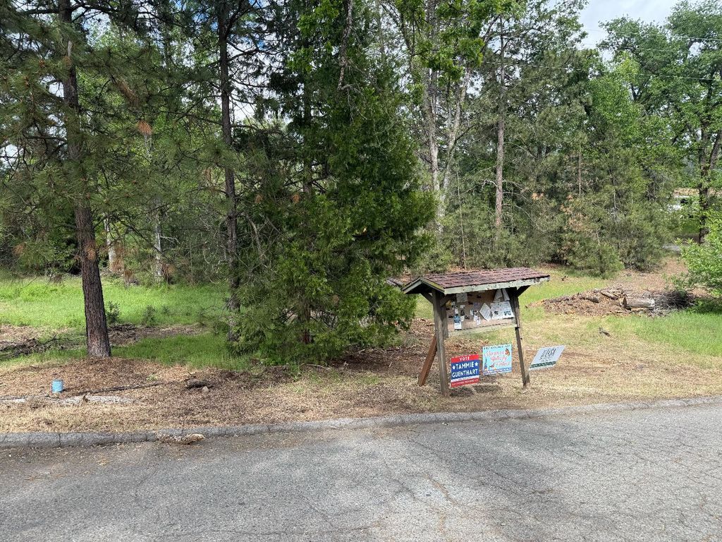Image 15 of property listing at 65 Harris Road, Mariposa, CA 95338