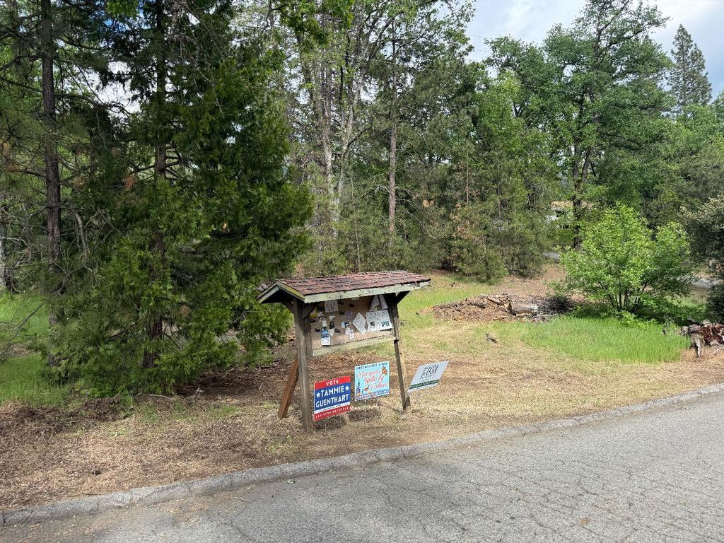 Image 16 of property listing at 65 Harris Road, Mariposa, CA 95338
