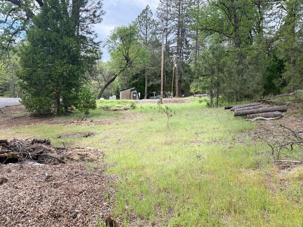Image 6 of property listing at 65 Harris Road, Mariposa, CA 95338