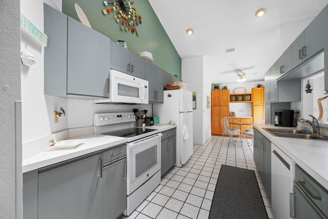 3886 40TH AVENUE W, Bradenton, FL 34205