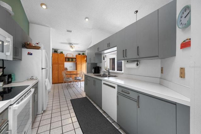 3886 40TH AVENUE W, Bradenton, FL 34205
