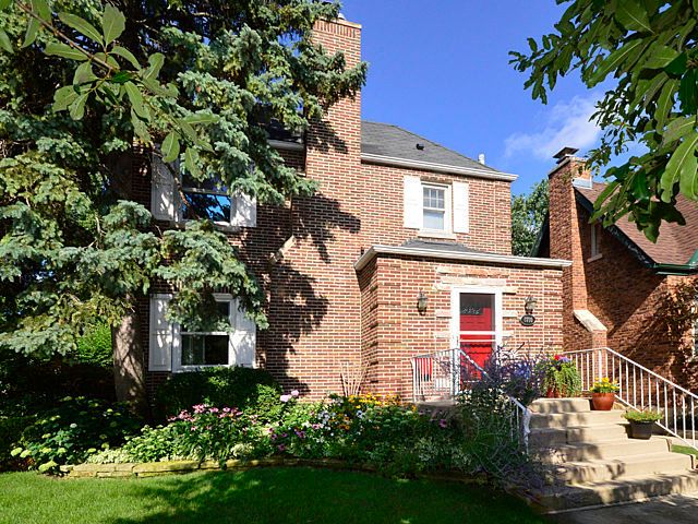 6700 N Fairfield Avenue, Chicago, IL 60645