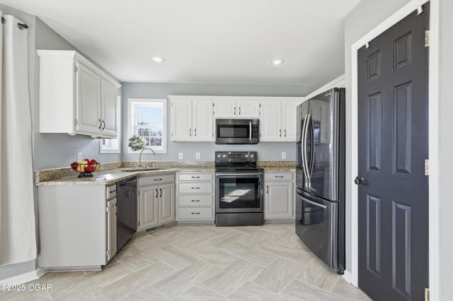 1328 Sunrise Drive, Carthage, MO 64836