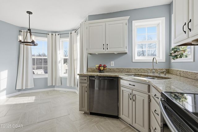 1328 Sunrise Drive, Carthage, MO 64836