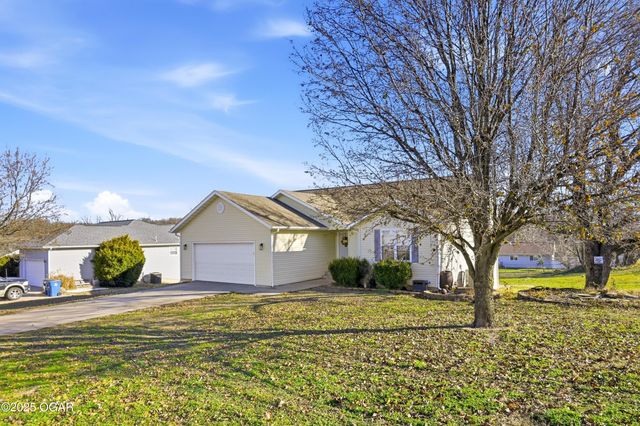 1328 Sunrise Drive, Carthage, MO 64836