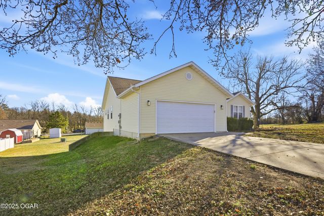 1328 Sunrise Drive, Carthage, MO 64836