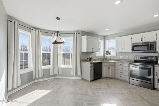 1328 Sunrise Drive, Carthage, MO 64836