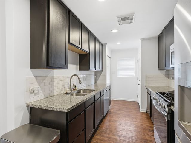 814 Westmount Avenue, Dallas, TX 75211