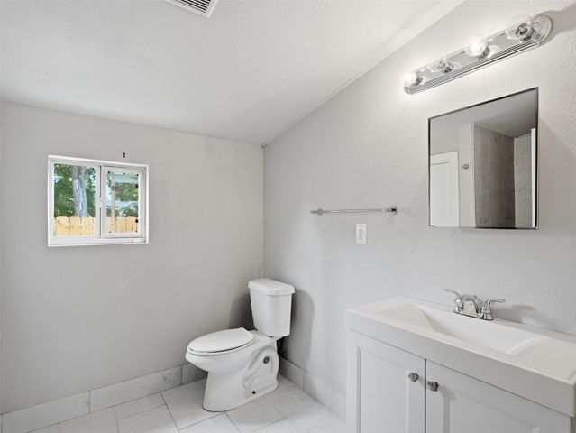 814 Westmount Avenue, Dallas, TX 75211