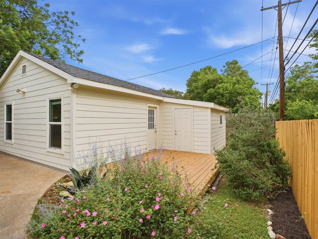 814 Westmount Avenue, Dallas, TX 75211