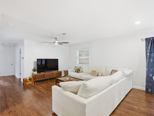 814 Westmount Avenue, Dallas, TX 75211