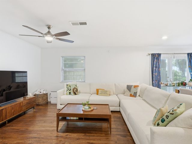 814 Westmount Avenue, Dallas, TX 75211