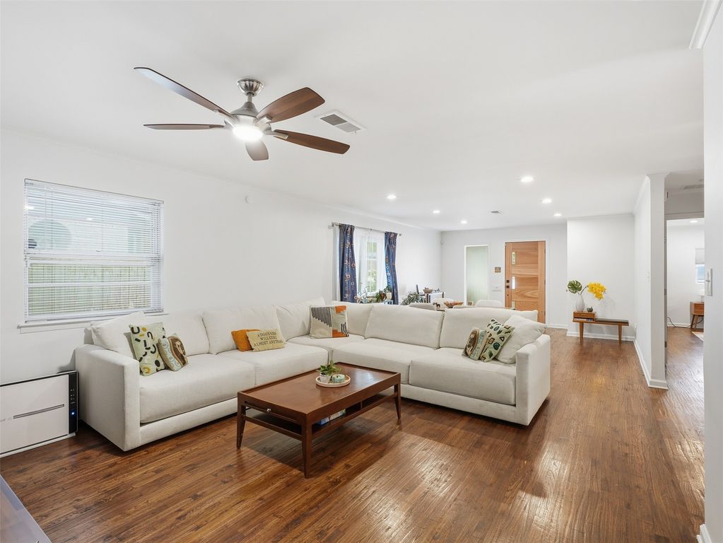 814 Westmount Avenue, Dallas, TX 75211