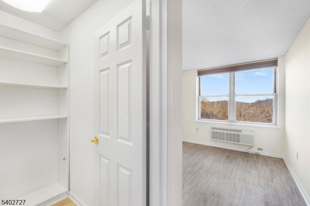 300 Main St 811, Little Falls Twp., NJ 07424