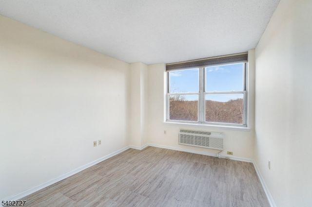 300 Main St 811, Little Falls Twp., NJ 07424