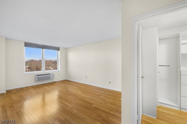 300 Main St 811, Little Falls Twp., NJ 07424