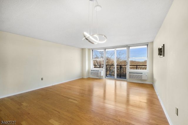 300 Main St 811, Little Falls Twp., NJ 07424