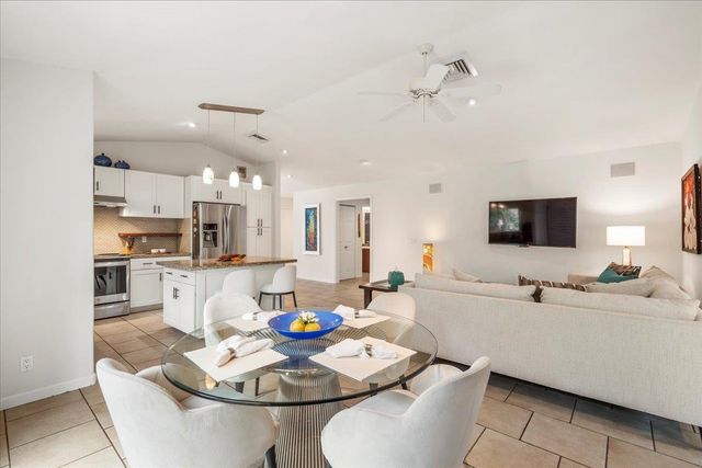 555 Halalai St, Kihei, HI 96753