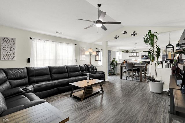 2061 Beacon Court, Columbus, IN 47201