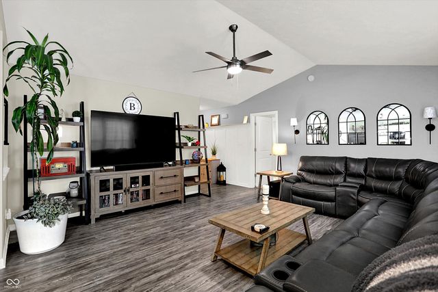 2061 Beacon Court, Columbus, IN 47201