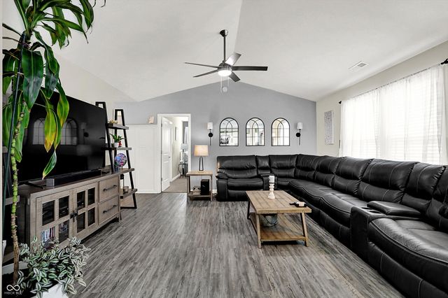 2061 Beacon Court, Columbus, IN 47201