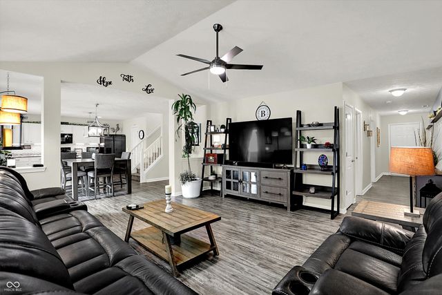 2061 Beacon Court, Columbus, IN 47201