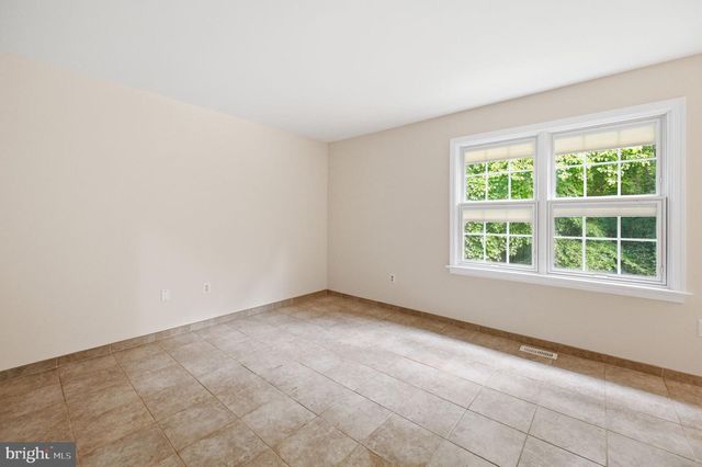 8915 HELEN ST, Manassas, VA 20112