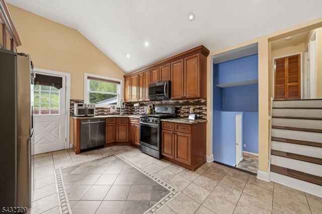 22 Federal Hill Rd, Pompton Lakes Boro, NJ 07442