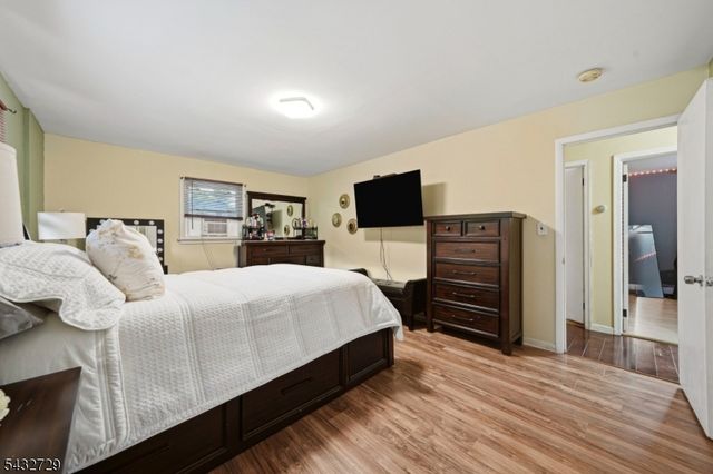 22 Federal Hill Rd, Pompton Lakes Boro, NJ 07442