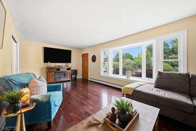 22 Federal Hill Rd, Pompton Lakes Boro, NJ 07442