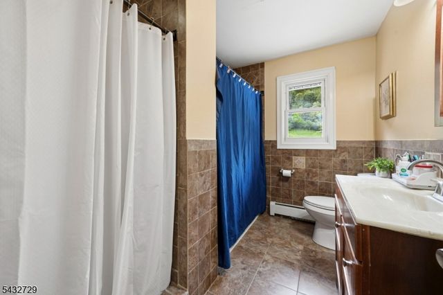 22 Federal Hill Rd, Pompton Lakes Boro, NJ 07442