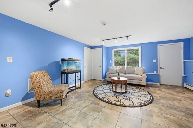22 Federal Hill Rd, Pompton Lakes Boro, NJ 07442
