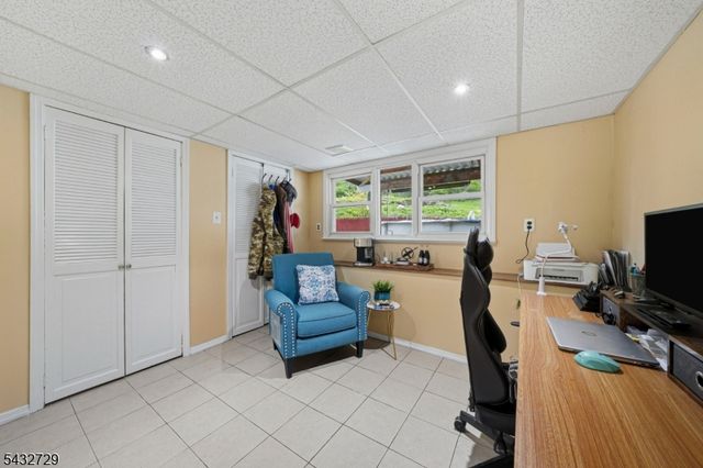 22 Federal Hill Rd, Pompton Lakes Boro, NJ 07442