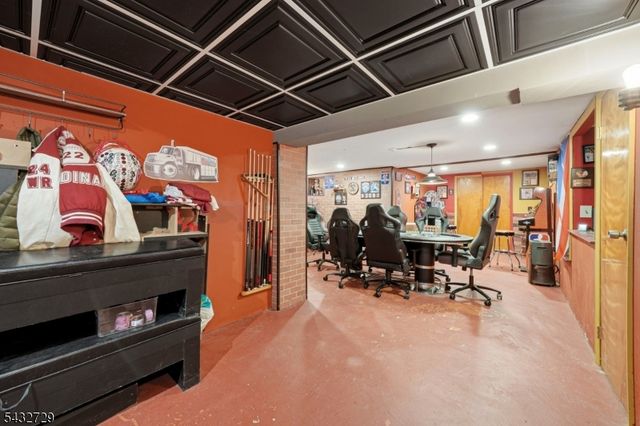 22 Federal Hill Rd, Pompton Lakes Boro, NJ 07442