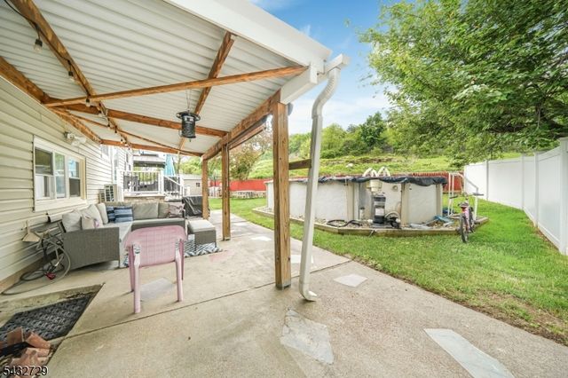 22 Federal Hill Rd, Pompton Lakes Boro, NJ 07442