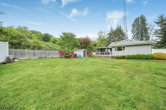 22 Federal Hill Rd, Pompton Lakes Boro, NJ 07442