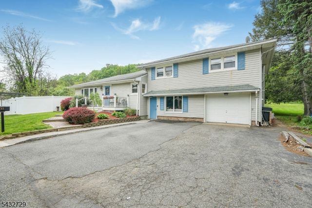 22 Federal Hill Rd, Pompton Lakes Boro, NJ 07442