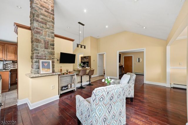 22 Federal Hill Rd, Pompton Lakes Boro, NJ 07442