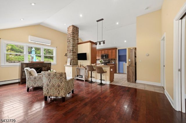 22 Federal Hill Rd, Pompton Lakes Boro, NJ 07442