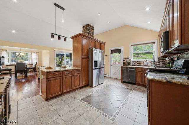 22 Federal Hill Rd, Pompton Lakes Boro, NJ 07442