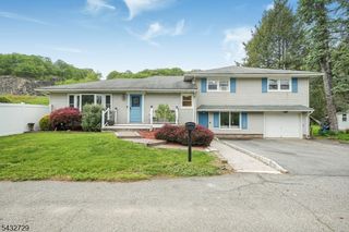 22 Federal Hill Rd, Pompton Lakes Boro, NJ 07442