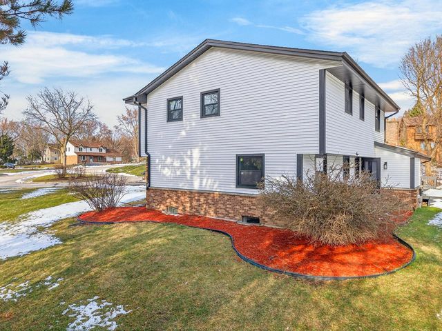 20335 Yorktown COURT, Brookfield, WI 53045