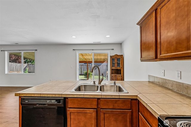 6404 35th Street NE, Marysville, WA 98270