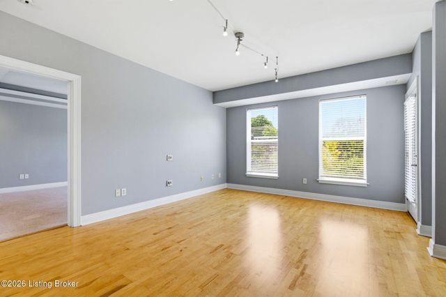 2411 Brownsboro Rd 301, Louisville, KY 40206