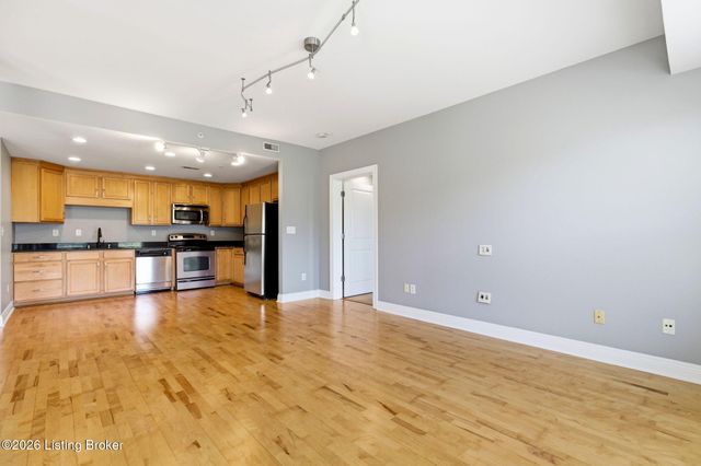 2411 Brownsboro Rd 301, Louisville, KY 40206