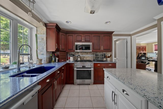48 Cottonwood Drive, Dover, NH 03820