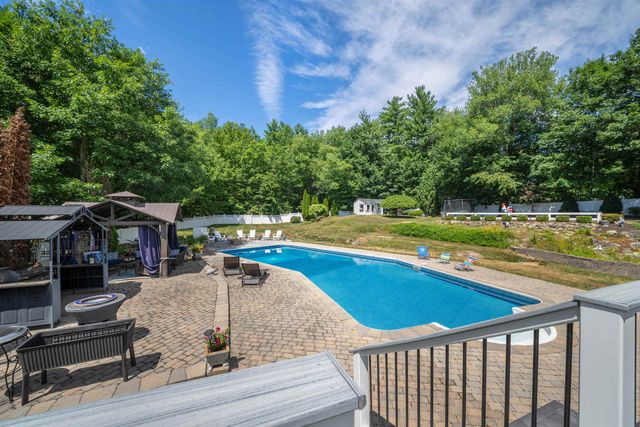 48 Cottonwood Drive, Dover, NH 03820
