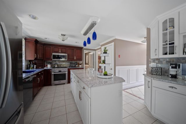 48 Cottonwood Drive, Dover, NH 03820
