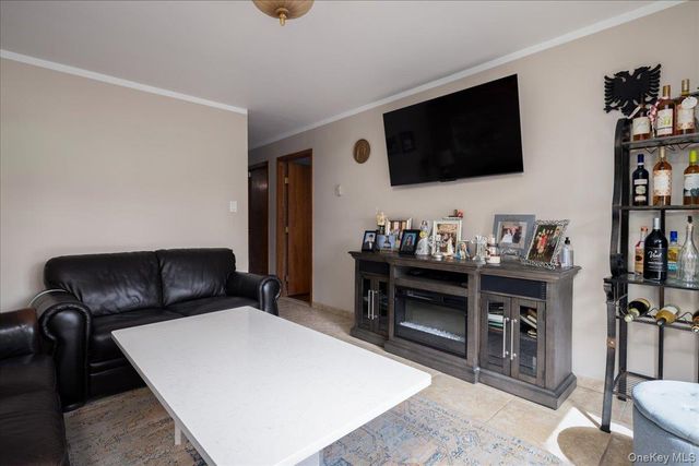 242 Seidman Place, Franklin Square, NY 11010