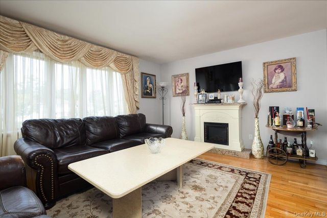 242 Seidman Place, Franklin Square, NY 11010